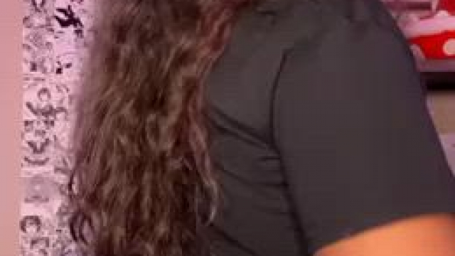 Do you buddies enjoy when a lady sits on your face? Even thick chicks like me?