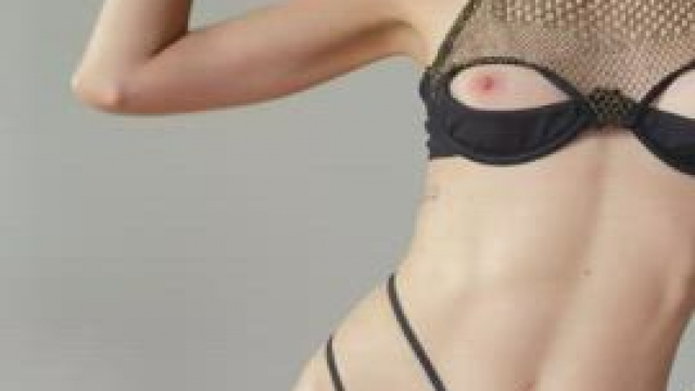 American-Lithuanian tiny fuckdoll ready to make you explode