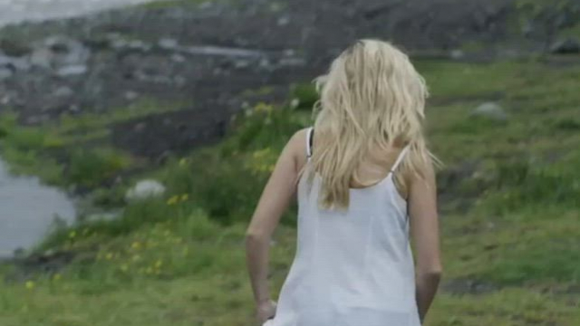 Maika Monroe - Bokeh (2017)