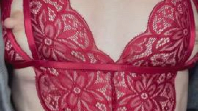 My milf pussy is feeling lonely it needs your attention daddy