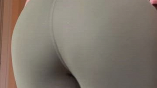 For the lovers of sporty butts ;)