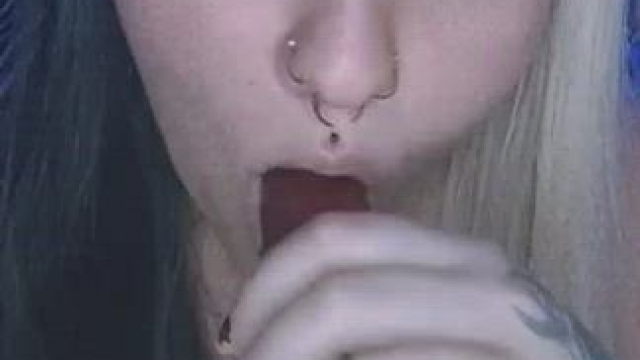 Fat goth wants to squirt for you