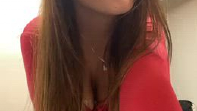 I feel horny and had to show you how I play with myself... I wish you would do t