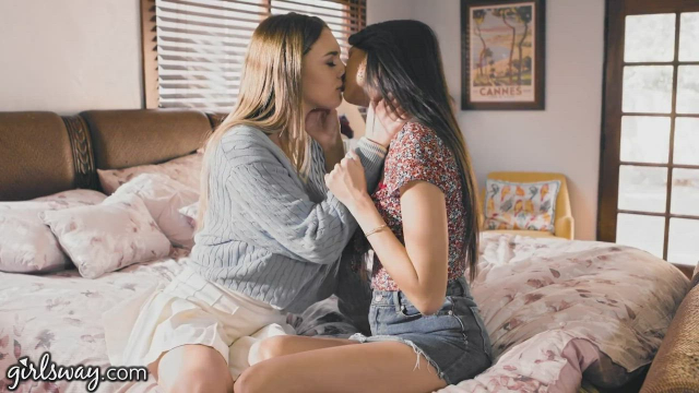 Gabbie &amp;amp; Eliza Kissing