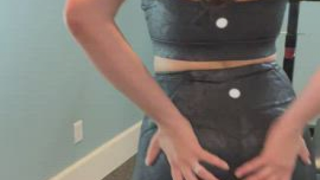 Hot Mom's Natural tits bounce... naturally!