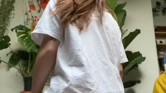 Good morning to all the lovers of petite bods & small boobs!