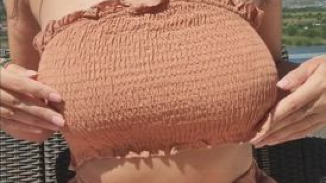 All the women in my familly have big tits, we should pass on the gene