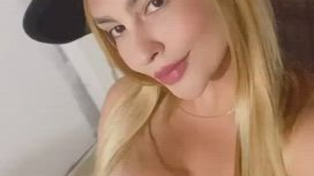 Looking for a King who can handle my Big Titties ;)