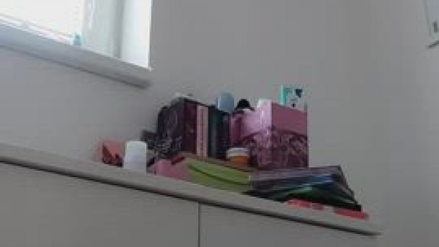 POV: I forgot to put lipstick on