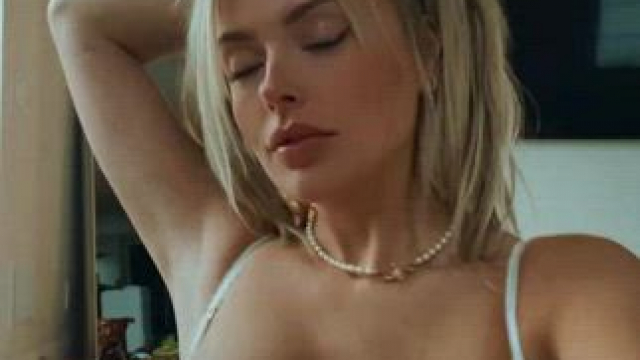 Corinna?? Her f0lder below