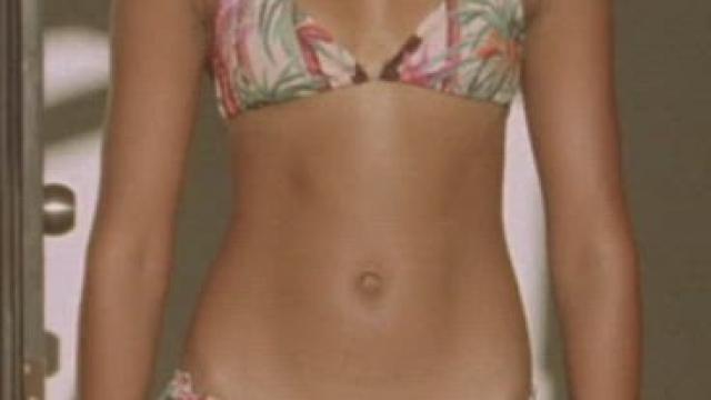 Sasha González in Danyka aka Mar de fondo (2020)