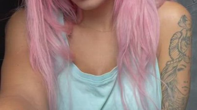 morning strip from a hot slut in fancy hair! 22F