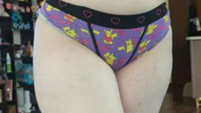 These pale cheeks can hold game cases with ease