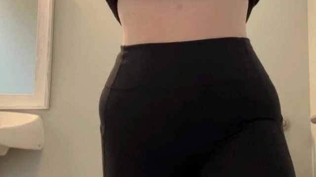 Join me in this coffee shop bathroom? ????