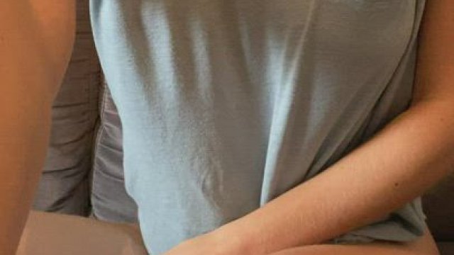 Let‘s get rid of this shirt and free the boobs!