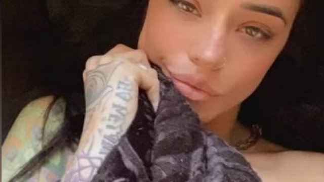 Who else plays with themselves first thing in the morning ;) watch me tease my n