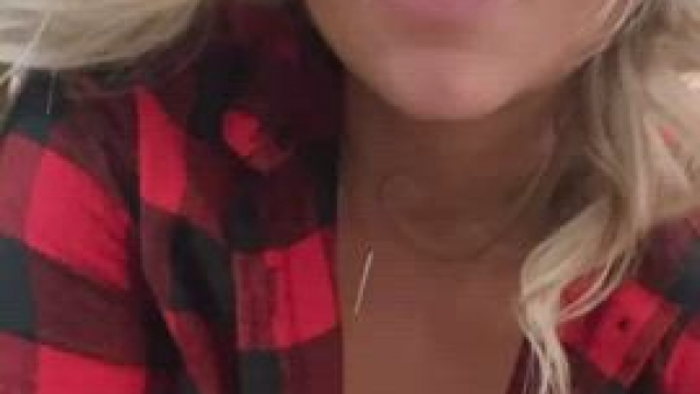 Southern, blonde, & sooo pregnant