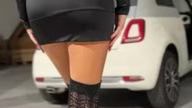 A bright surprise upskirt