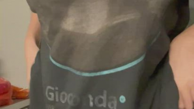 19 [F4M] Smash or pass? tap that up arrow and I'll send nudie for ur answer.?? [