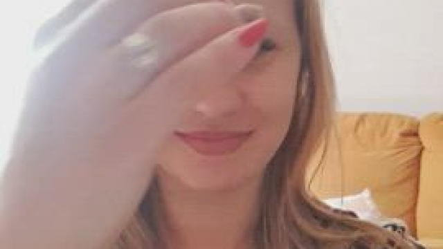 BOOM! And boobs free in one second.