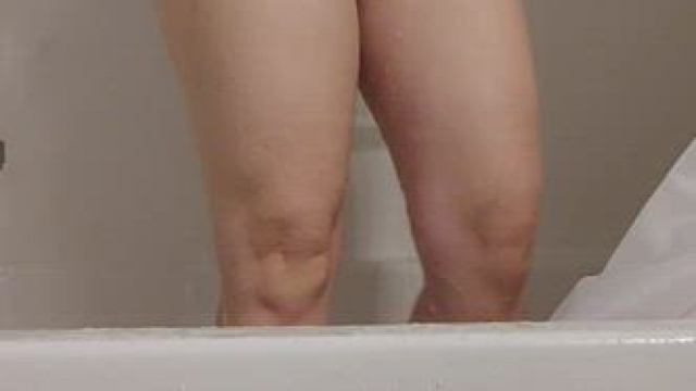 Mature needing a cock to bounce on