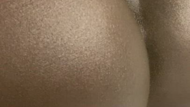 Such a petite asshole that’s deserves to be stretched