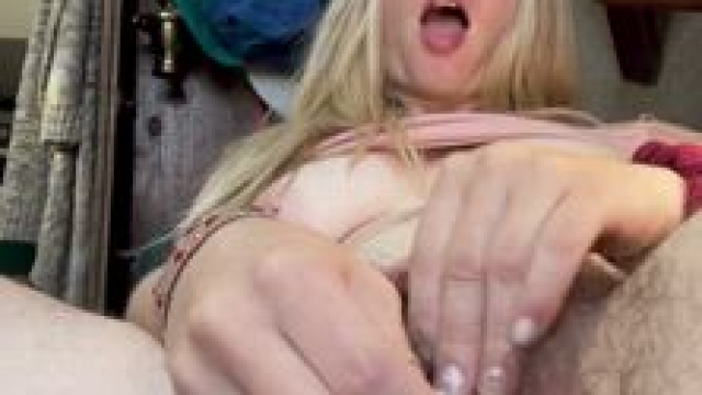 I love my icee dildo! Where my natural pussy lovers at?