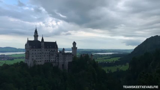 Eva Elfie leaves Tour group for some Mountainside Fun.