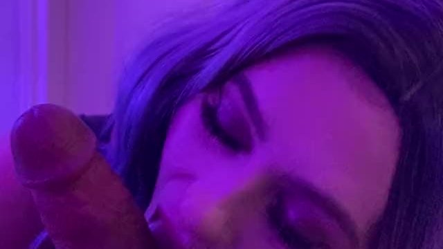 I’m the kind of girl who gets wet from sucking cock 