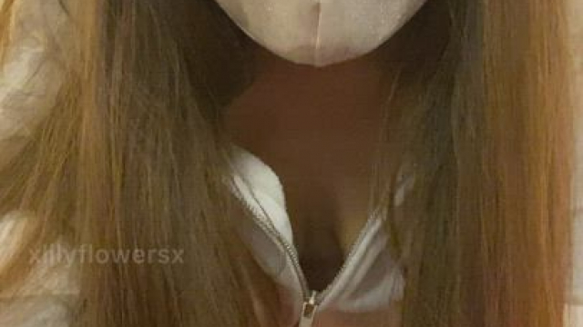 Flashing in the hotel hallway [GIF]