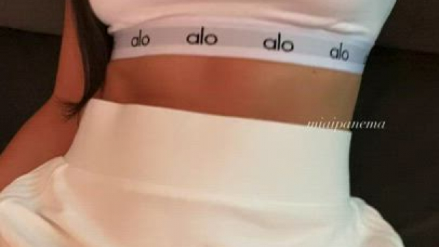 I Wear No Panties for Easy Access