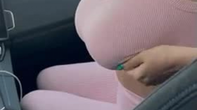 Let me make my Uber driver horny in hopes he screws me