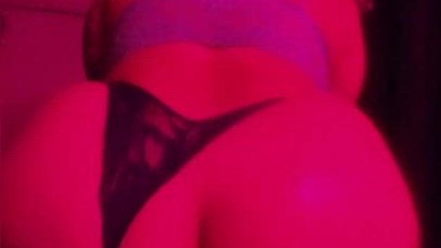 Juicy Phat Ass Riding