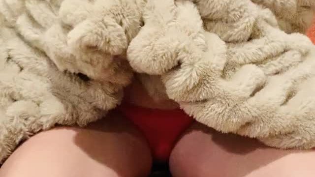 Anyone like to play with natural titties?