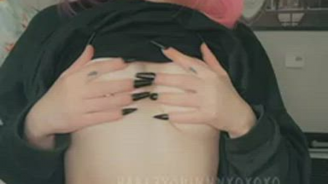 Taking a poll to see how many men would fuck a smol tiddy goth slut