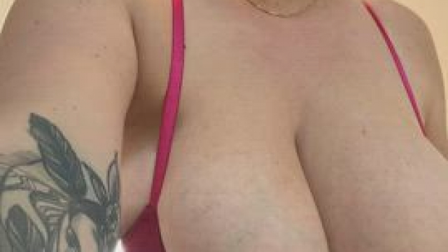 [GIF] Can I invite you to suck my 36 M Cups?