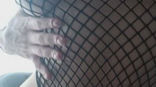 Who would start their Monday with me in fishnet? ;)