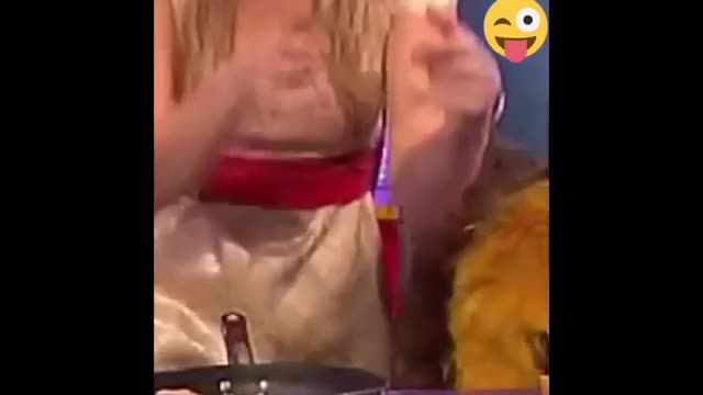 Holly Willoughby - UK TV Presenter - Downblouse