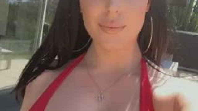 Shake, shake, let me see you work that