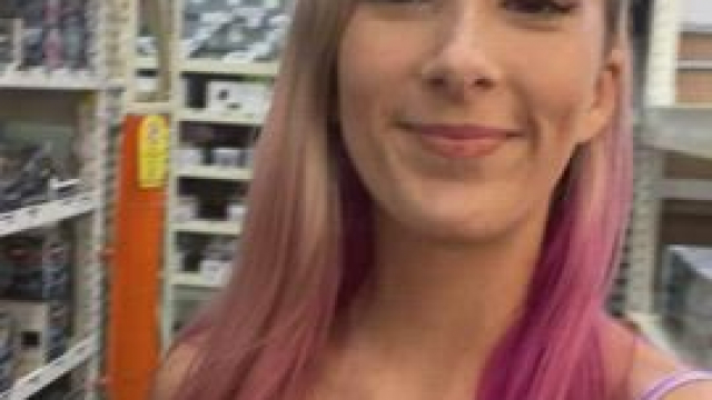 Get a bestie who will flash anywhere and everywhere with you