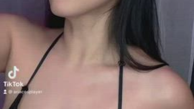 hiding my two weapons under this top