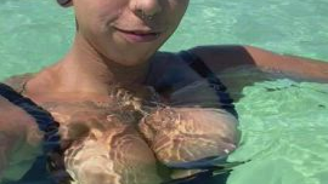 stranger touch my boobs when i show in the beach