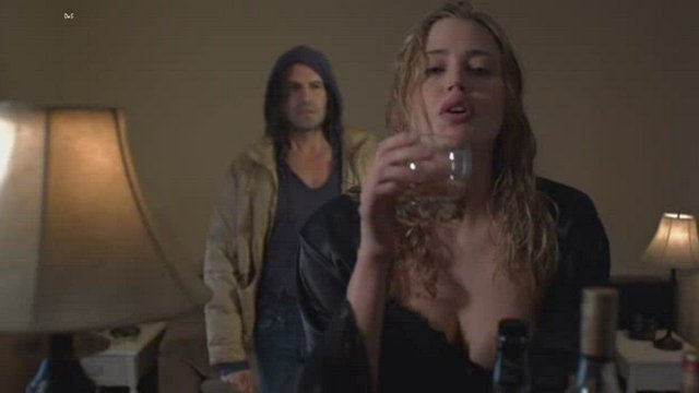 Estella Warren from behind plot in 