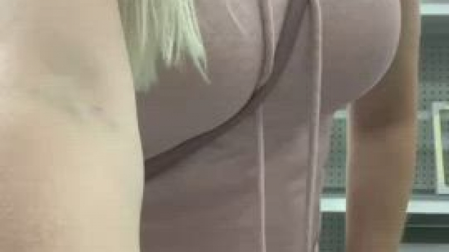 Milf on aisle 9 [GIF].