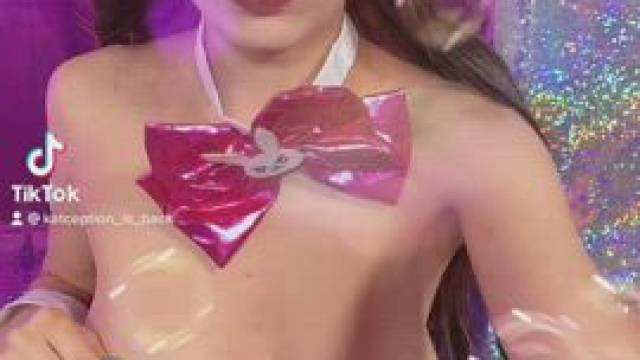 Dva bunny girl at your service