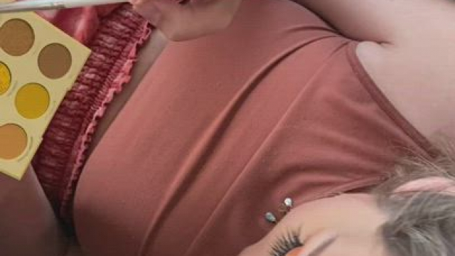 She only cares about putting on makeup