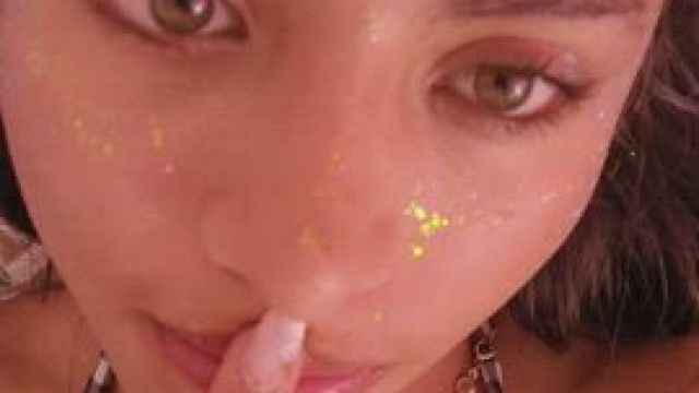 Come and taste my lips and tits baby