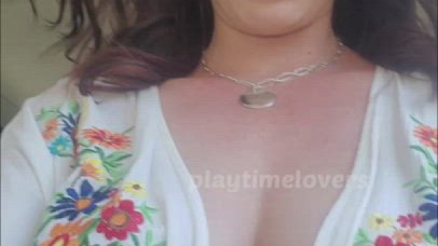 Randomly flashing in the car always gets my pussy wet . I love to tease u unexpe