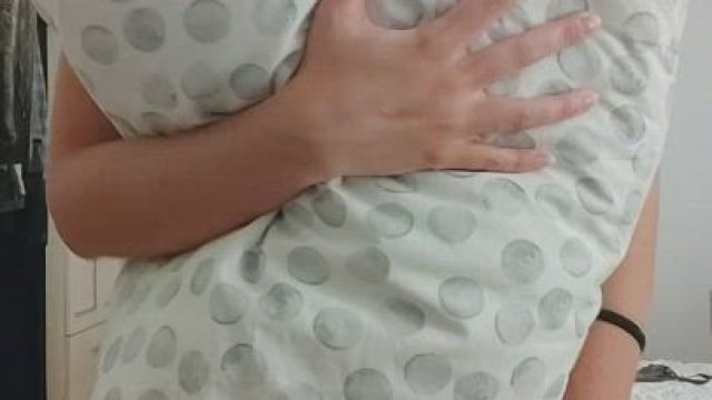 Who wants to play pillow fight with me?