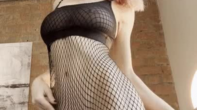 Feeling myself to naughty in nets